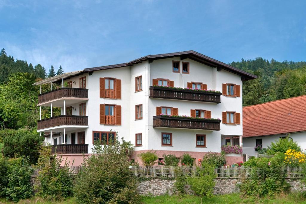 Aparthotel Schuetzenhof à Sattendorf Extérieur photo
